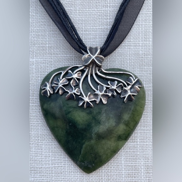 JC Walsh & Sons Ireland Sterling 925 Connemara Marble Shamrock Heart Necklace - Picture 2 of 8